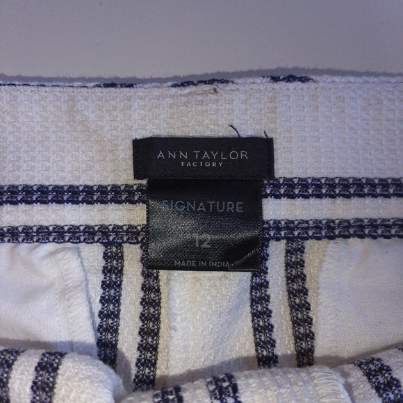 Ann Taylor Factory Signature Shorts Size 12 White Navy Stripe Preppy Summer - Picture 5 of 6